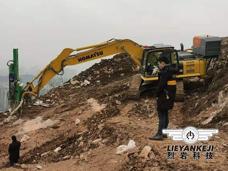石坑道裂石液壓劈裂機(jī)具有分離效果好、作業(yè)效率高、安全可靠等優(yōu)點(diǎn) 石坑道裂石液壓劈裂機(jī)具有分離效果好、作業(yè)效率高、安全可靠等優(yōu)點(diǎn)